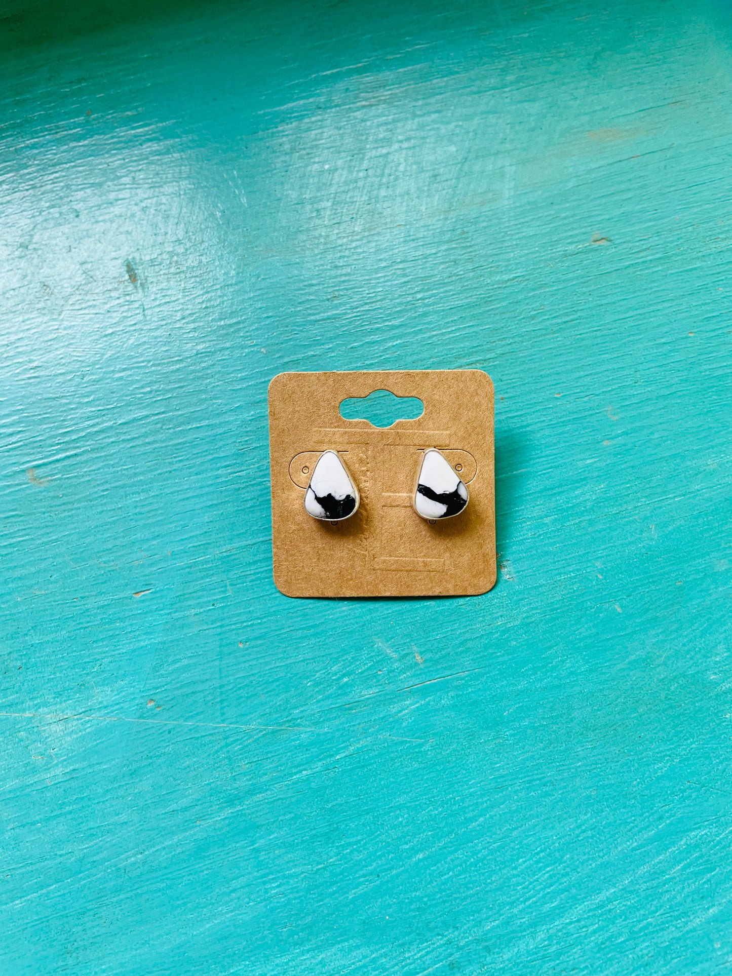 White Buffalo Hooves Studs